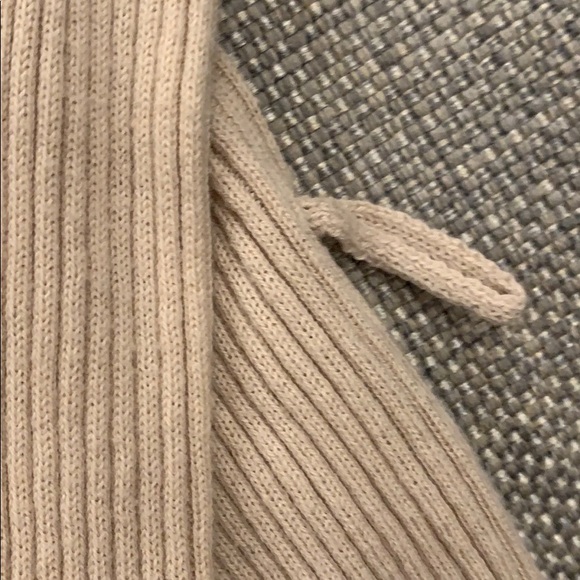 Women’s Sweater - Picture 3 of 5